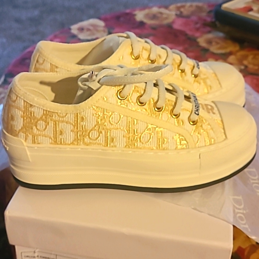 D I O R  Cream Sneakers Classic Design